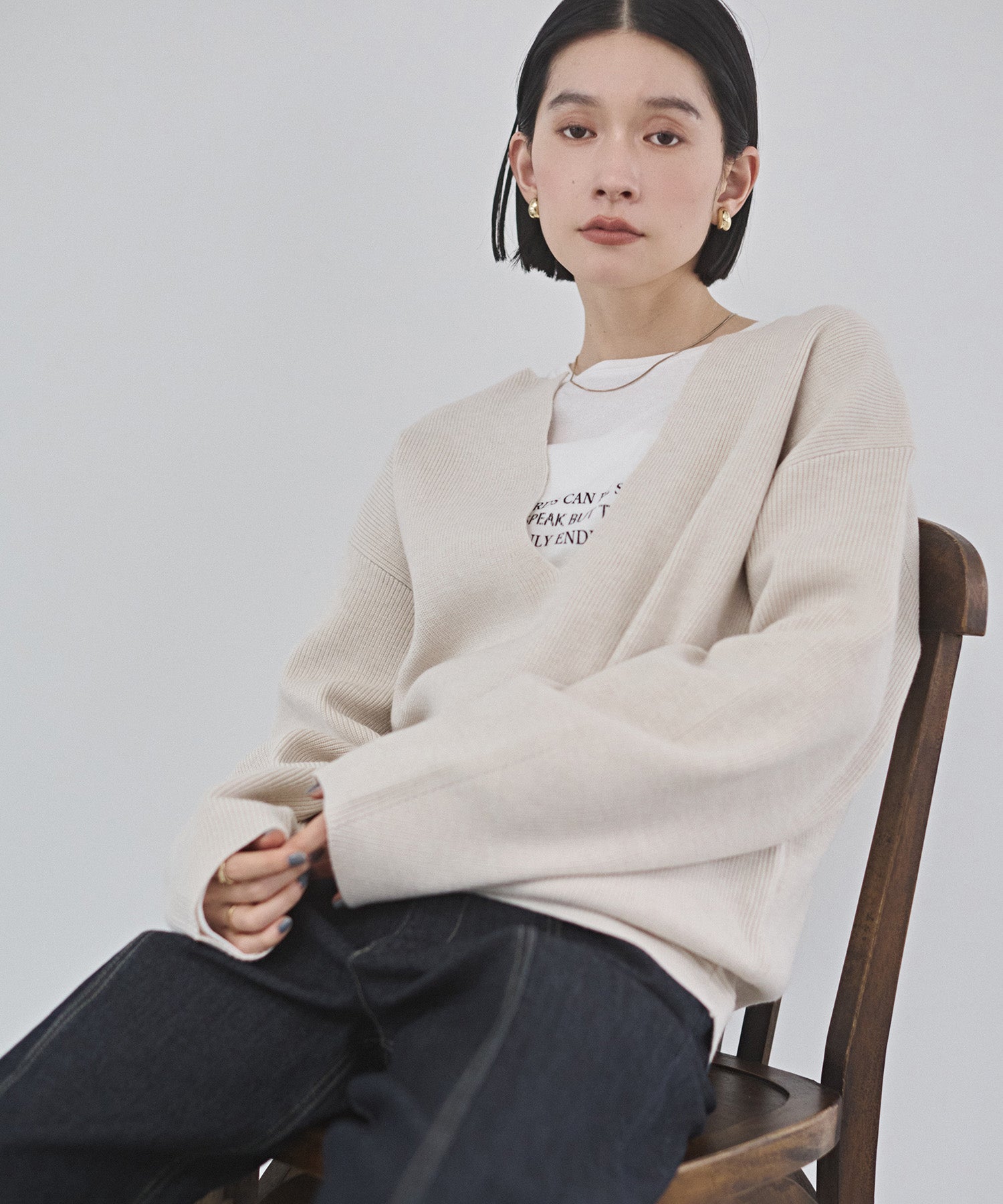 【静電気防止】やわもちヤーン 深Vデザインニット