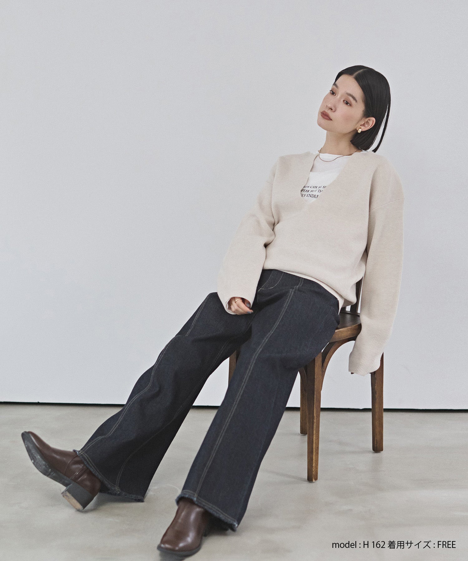 【静電気防止】やわもちヤーン 深Vデザインニット