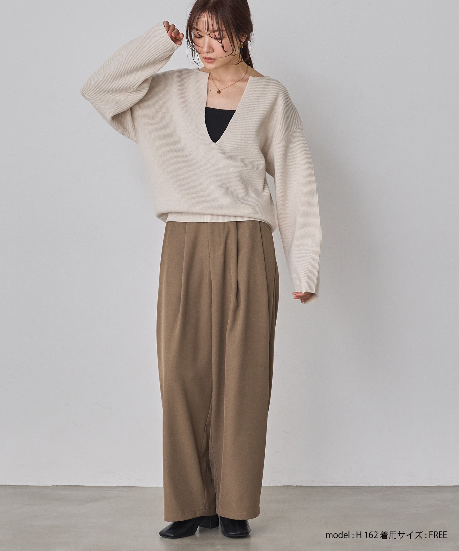 【静電気防止】やわもちヤーン 深Vデザインニット