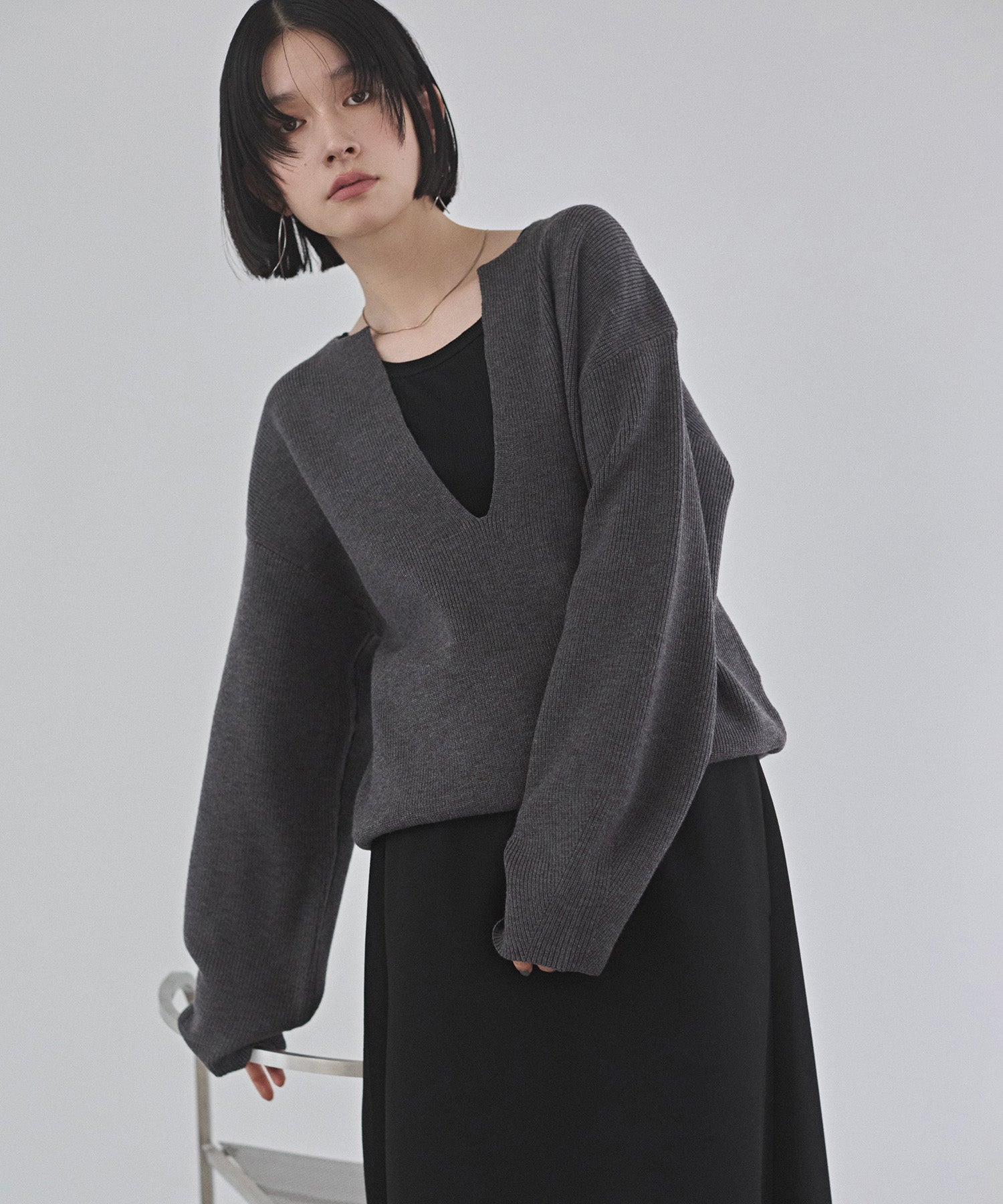 ANTI-STATIC] YAWAMOCHI YARN DEEP V NECK KNIT