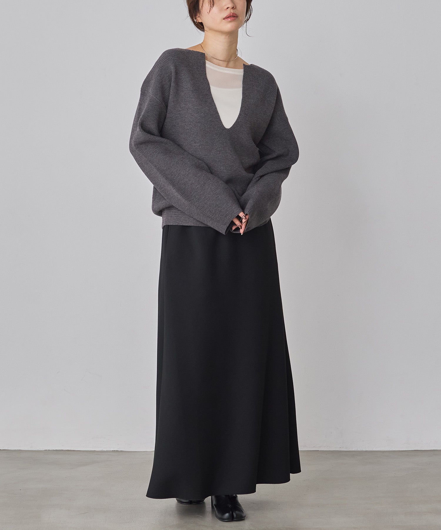 ANTI-STATIC] YAWAMOCHI YARN DEEP V NECK KNIT