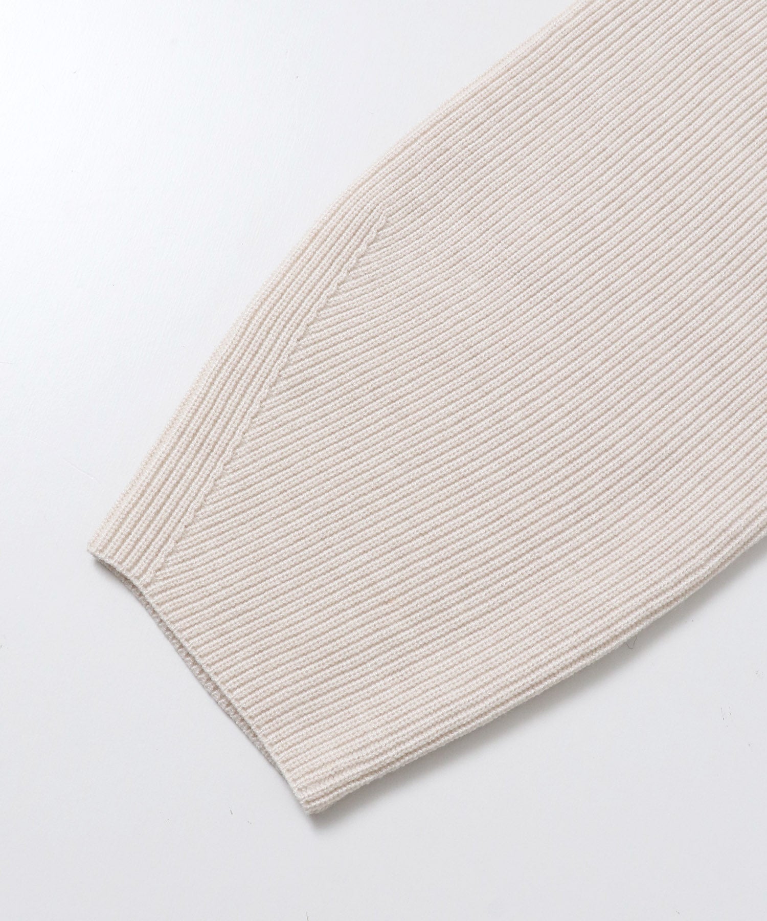 【静電気防止】やわもちヤーン 深Vデザインニット