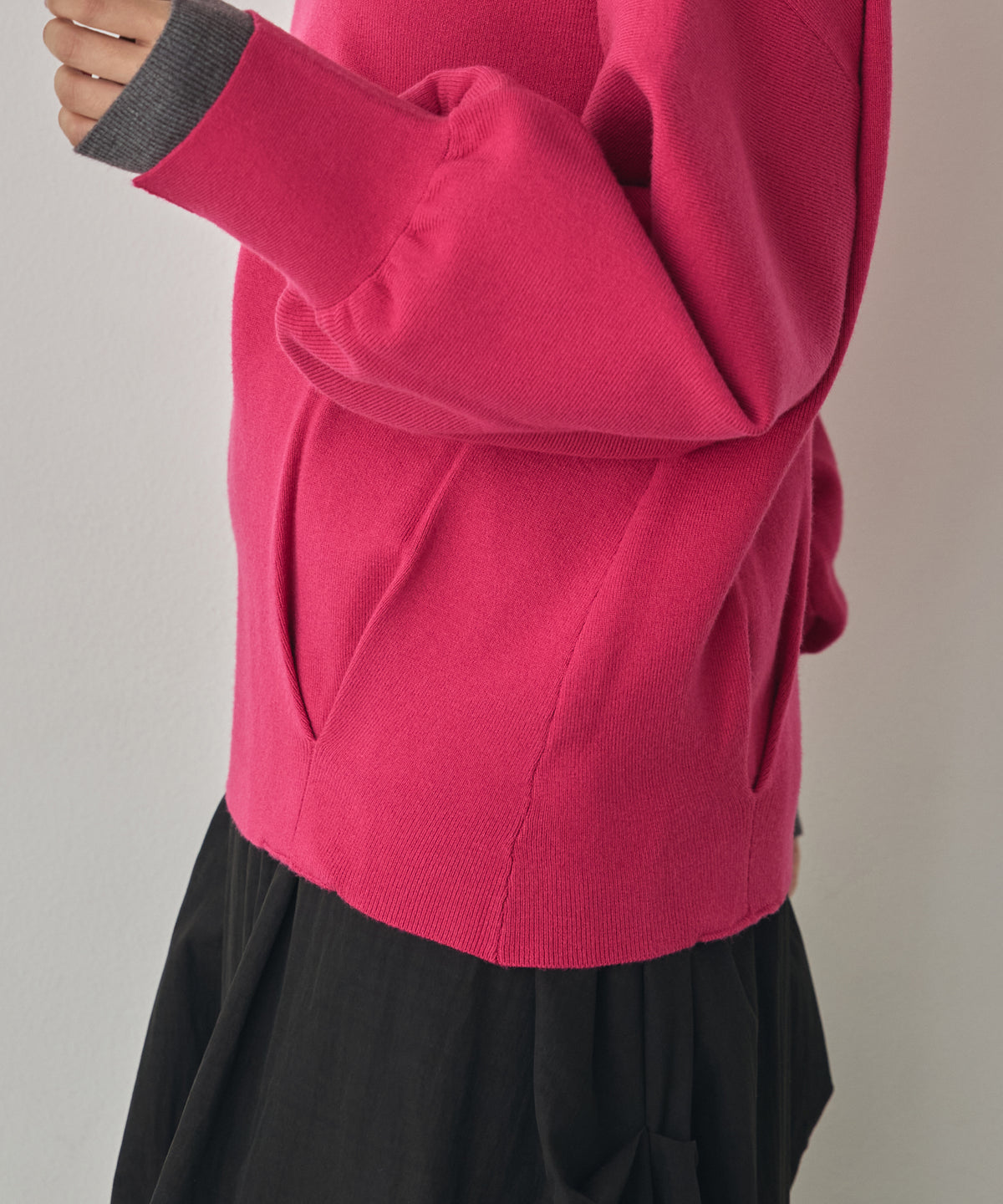 [ANTI-STATIC] YAWAMOCHI YARN PUFFY-SLEEVE COLOR-BLOCK KNIT
