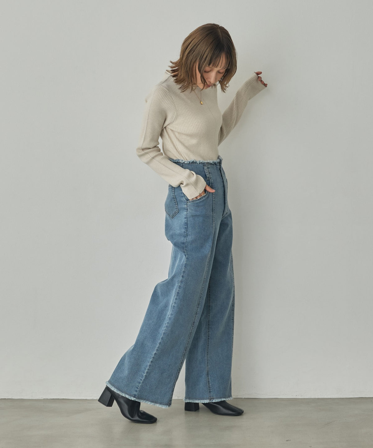 [ANTI-STATIC] YAWAMOCHI YARN WITH SEQUINS CREW-NECK KNIT