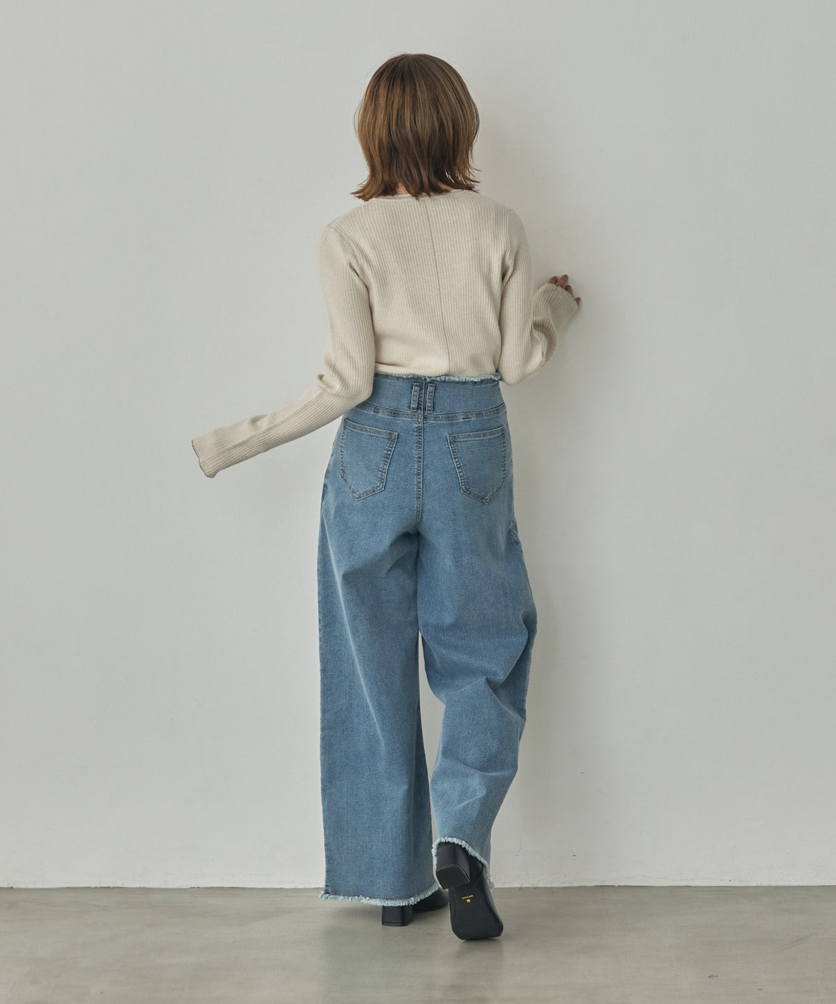[ANTI-STATIC] YAWAMOCHI YARN WITH SEQUINS CREW-NECK KNIT