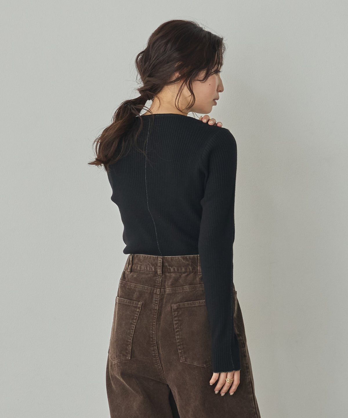 [ANTI-STATIC] YAWAMOCHI YARN WITH SEQUINS CREW-NECK KNIT
