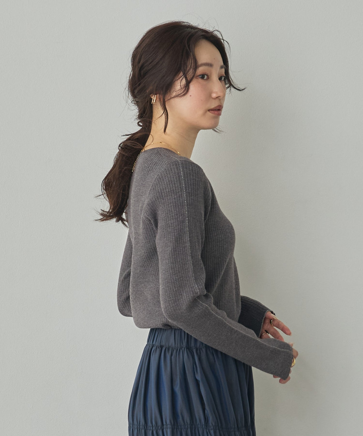 [ANTI-STATIC] YAWAMOCHI YARN WITH SEQUINS CREW-NECK KNIT