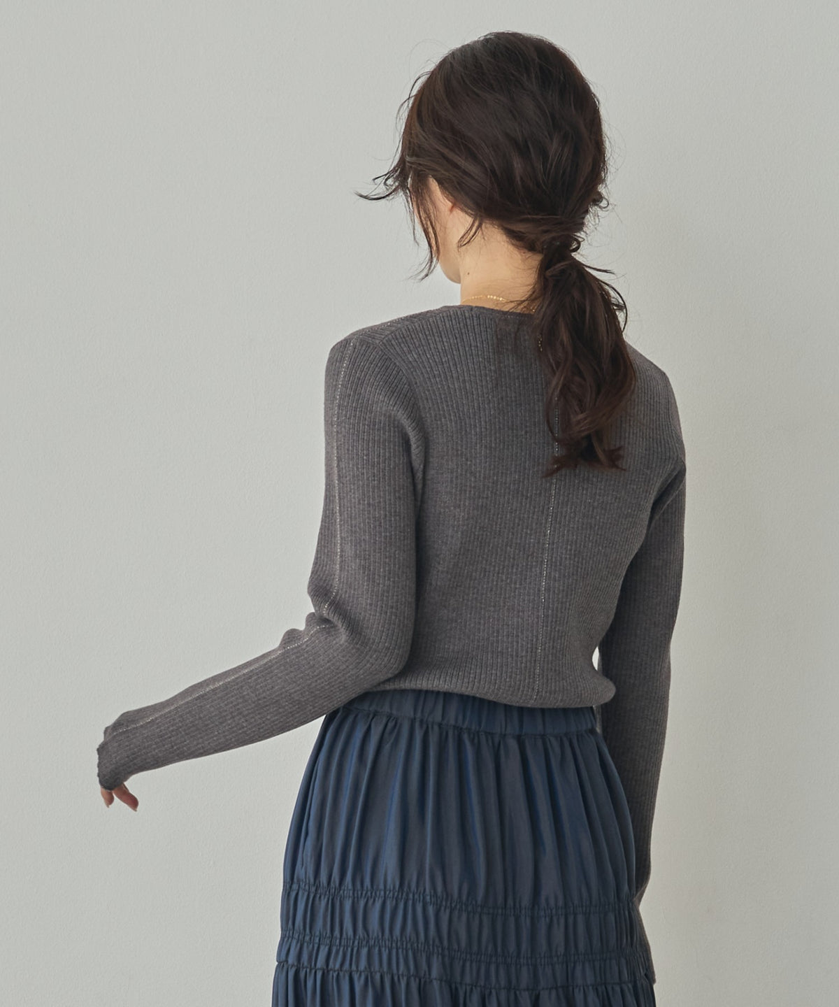 [ANTI-STATIC] YAWAMOCHI YARN WITH SEQUINS CREW-NECK KNIT
