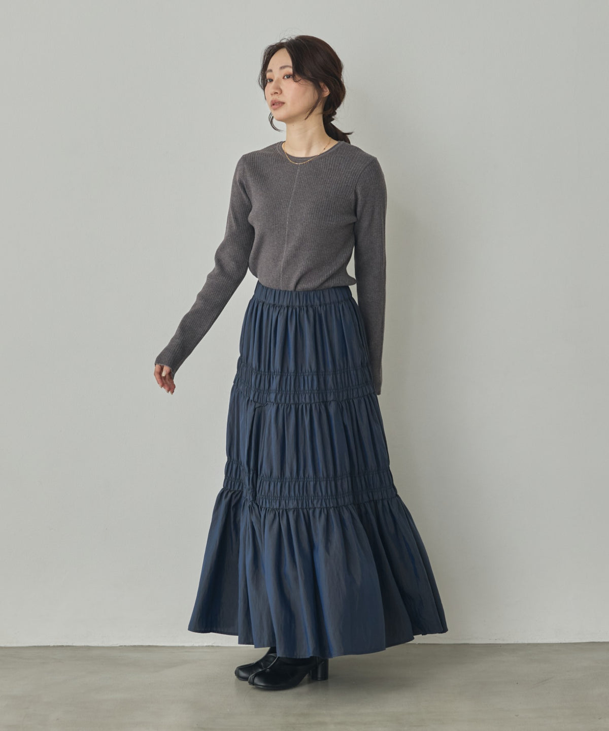 [ANTI-STATIC] YAWAMOCHI YARN WITH SEQUINS CREW-NECK KNIT
