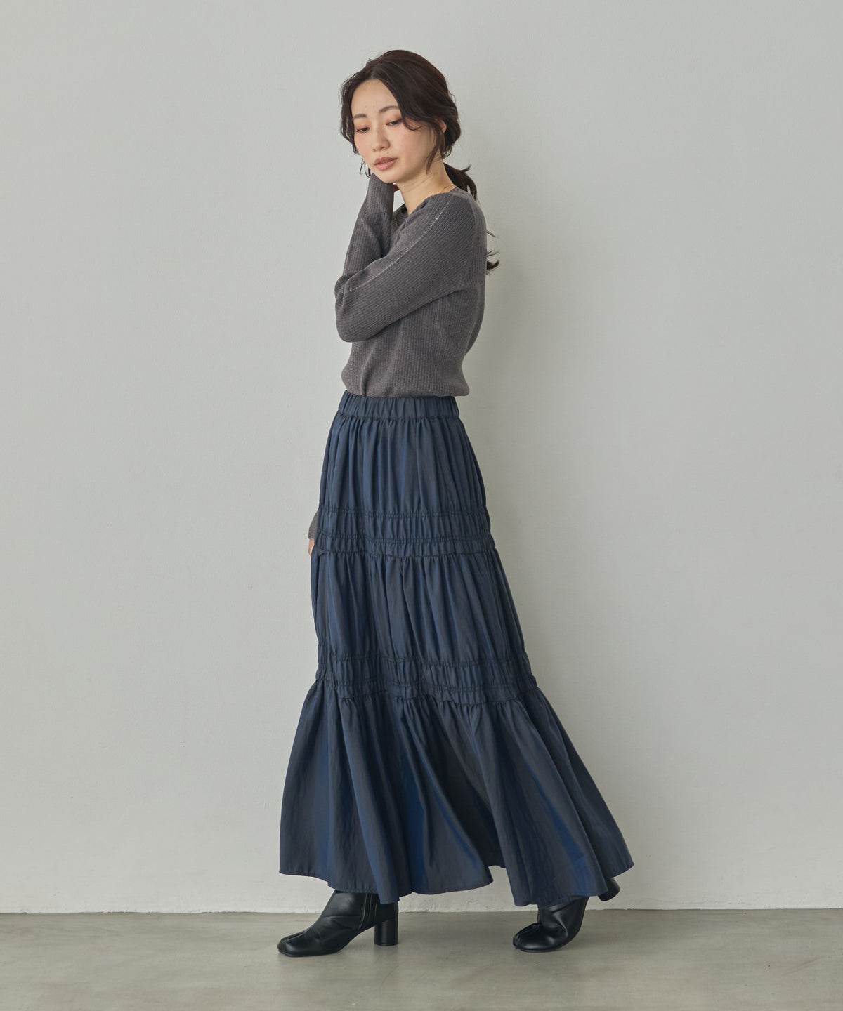 [ANTI-STATIC] YAWAMOCHI YARN WITH SEQUINS CREW-NECK KNIT