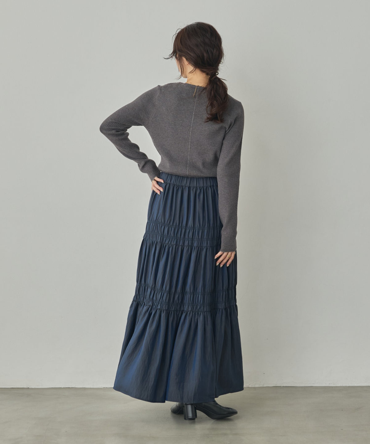 [ANTI-STATIC] YAWAMOCHI YARN WITH SEQUINS CREW-NECK KNIT