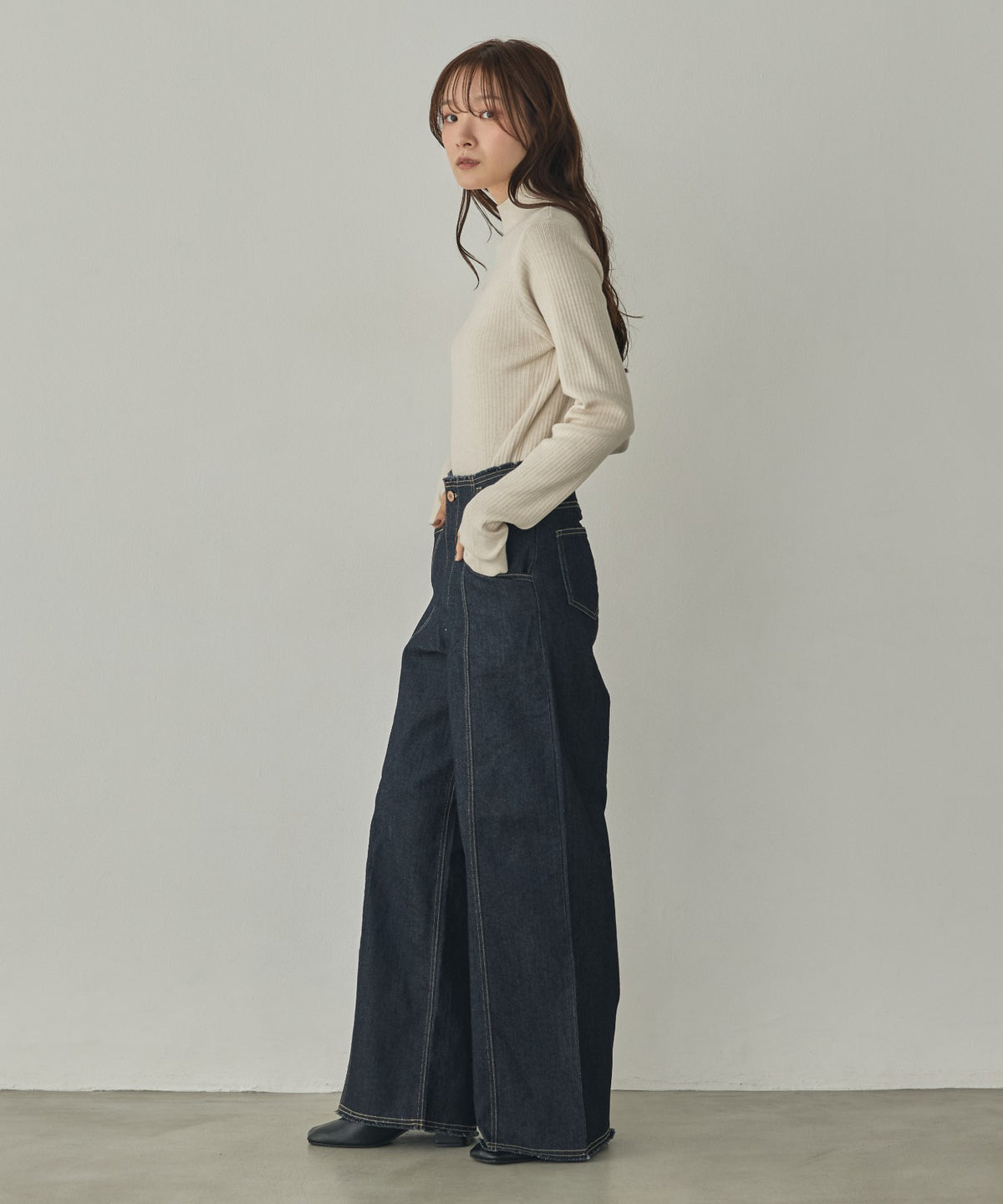 [ANTI-STATIC] YAWAMOCHI YARN THUMB-HOLE HIGH-NECK KNIT