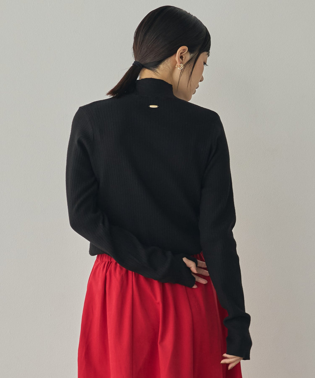 [ANTI-STATIC] YAWAMOCHI YARN THUMB-HOLE HIGH-NECK KNIT