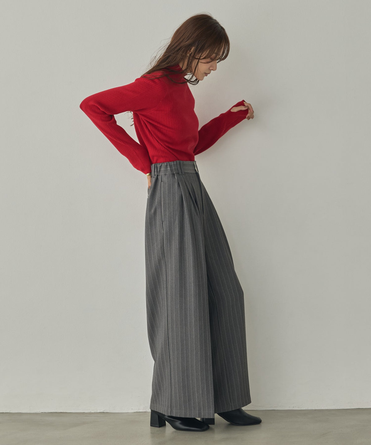 [ANTI-STATIC] YAWAMOCHI YARN THUMB-HOLE HIGH-NECK KNIT