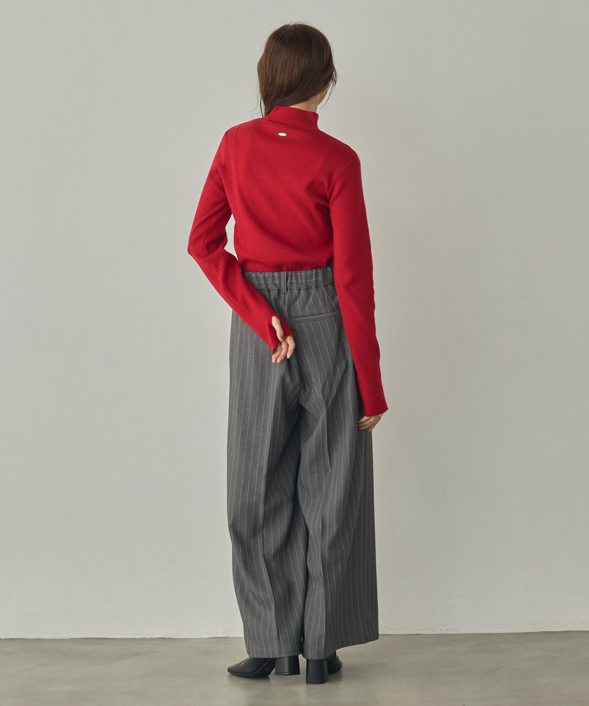 [ANTI-STATIC] YAWAMOCHI YARN THUMB-HOLE HIGH-NECK KNIT