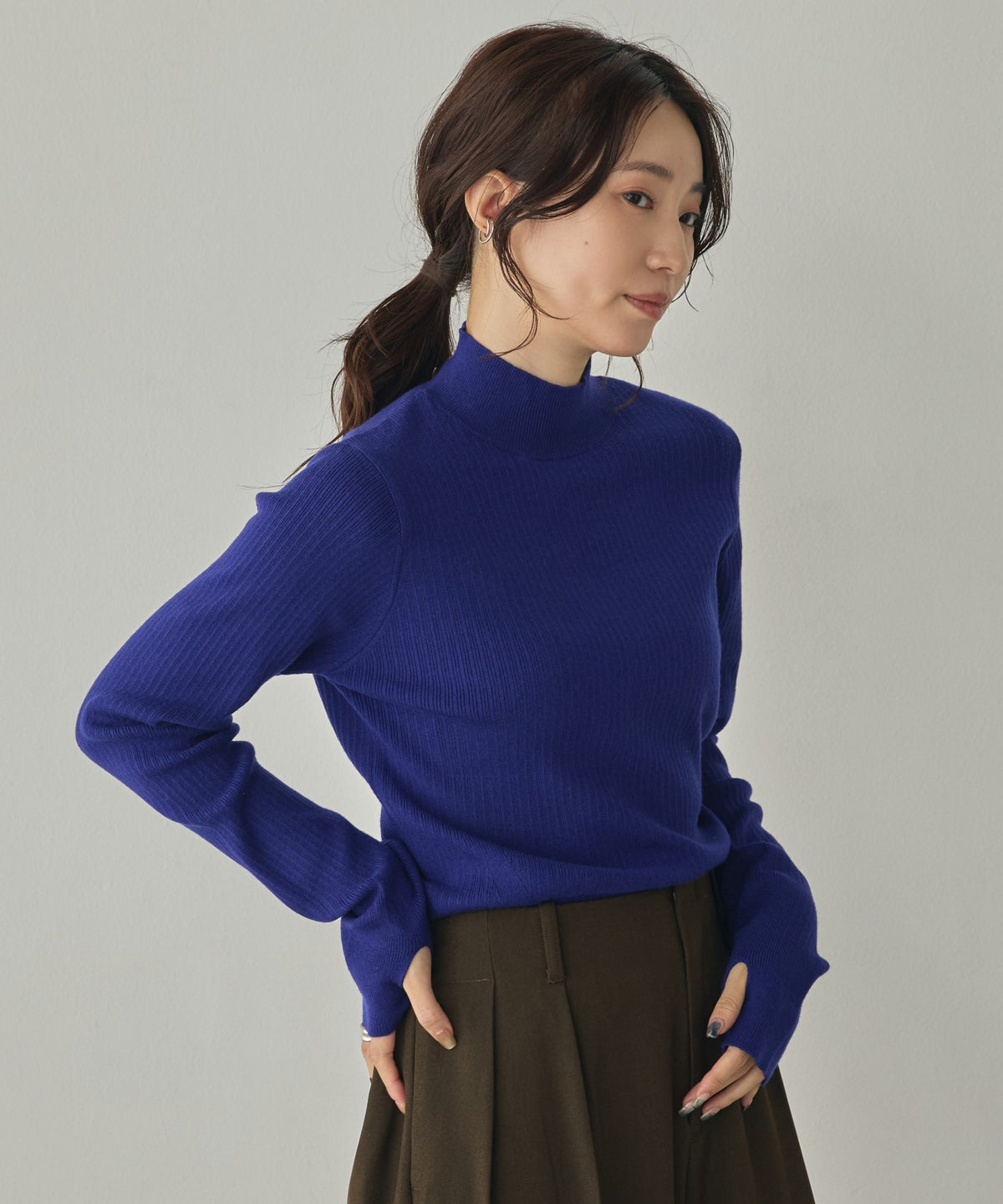 [ANTI-STATIC] YAWAMOCHI YARN THUMB-HOLE HIGH-NECK KNIT