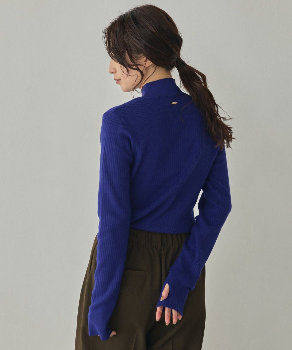 [ANTI-STATIC] YAWAMOCHI YARN THUMB-HOLE HIGH-NECK KNIT