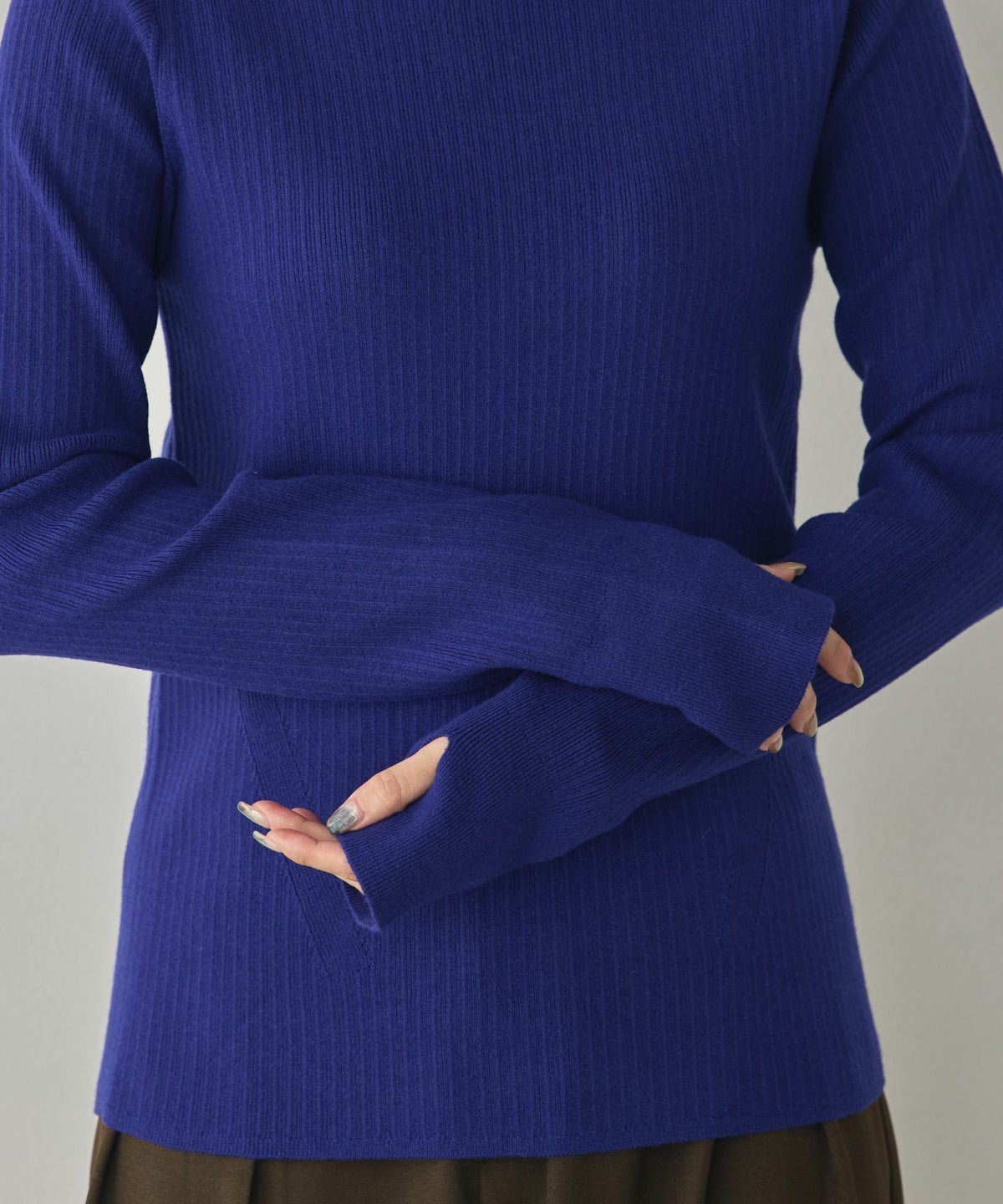 [ANTI-STATIC] YAWAMOCHI YARN THUMB-HOLE HIGH-NECK KNIT