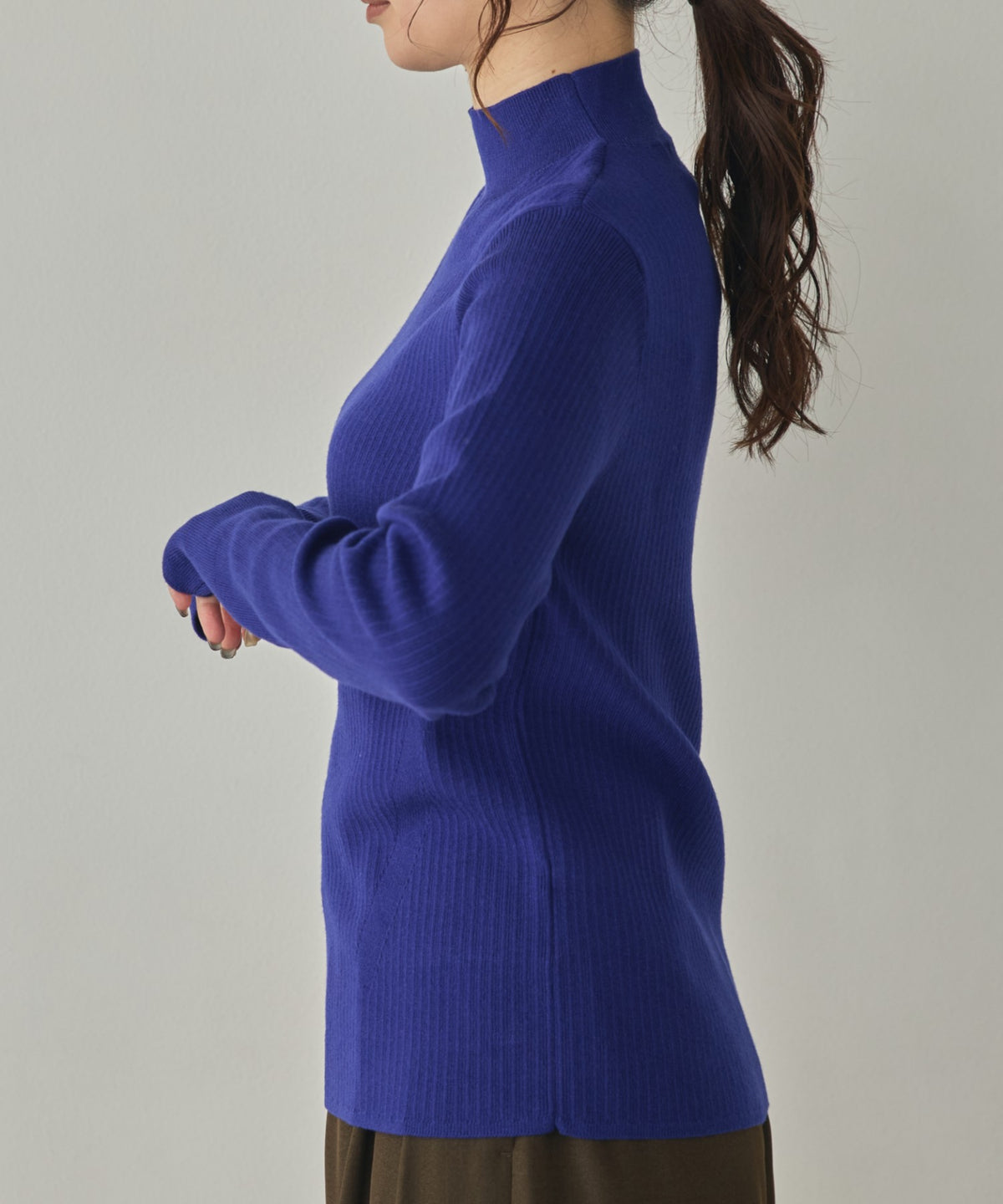 [ANTI-STATIC] YAWAMOCHI YARN THUMB-HOLE HIGH-NECK KNIT