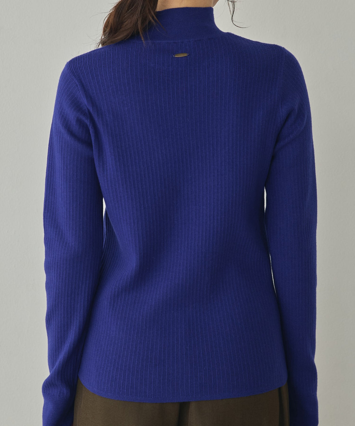 [ANTI-STATIC] YAWAMOCHI YARN THUMB-HOLE HIGH-NECK KNIT