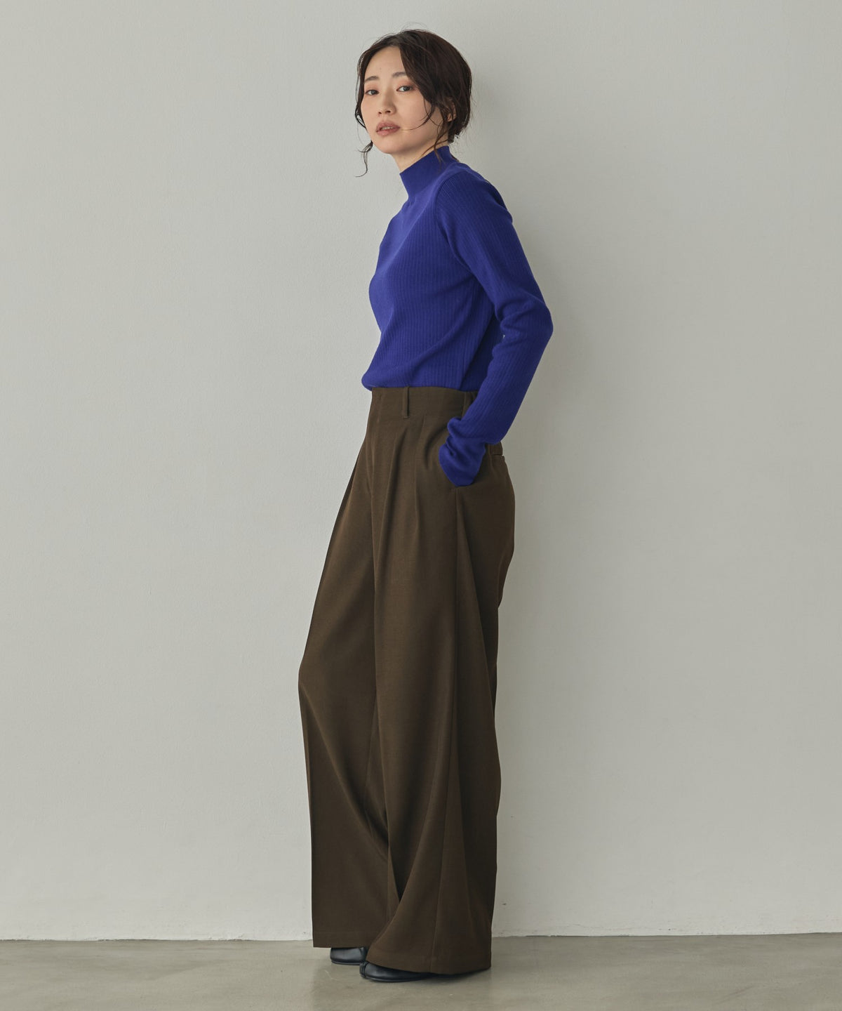 [ANTI-STATIC] YAWAMOCHI YARN THUMB-HOLE HIGH-NECK KNIT