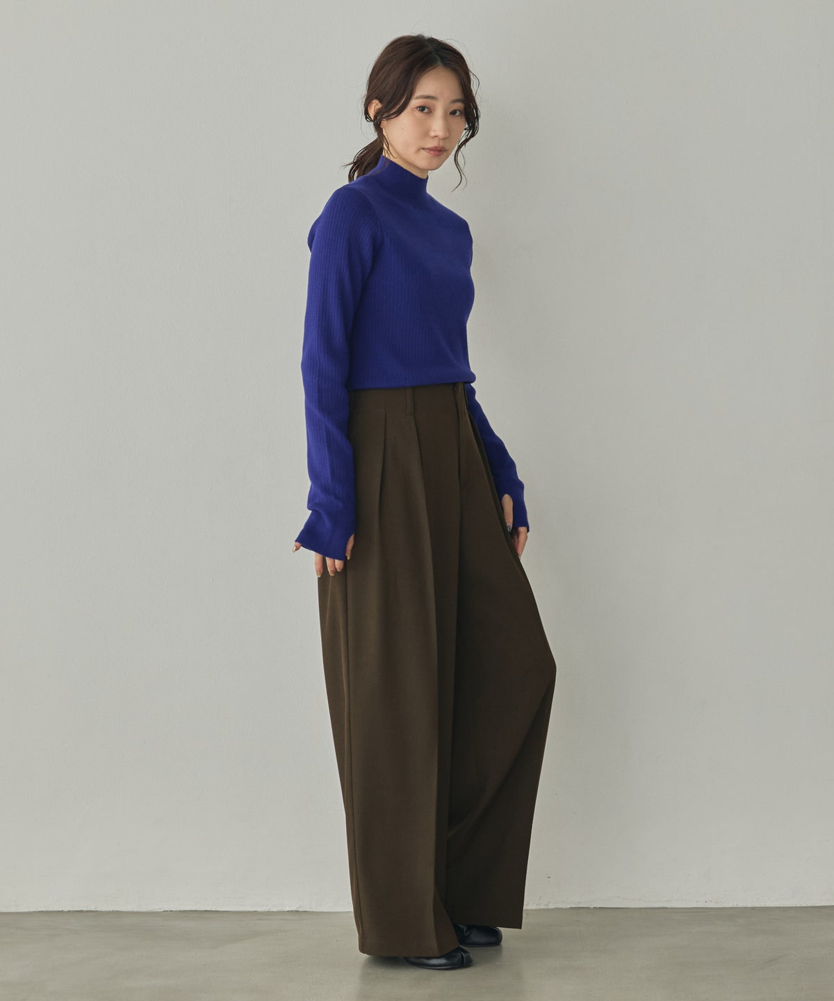 [ANTI-STATIC] YAWAMOCHI YARN THUMB-HOLE HIGH-NECK KNIT