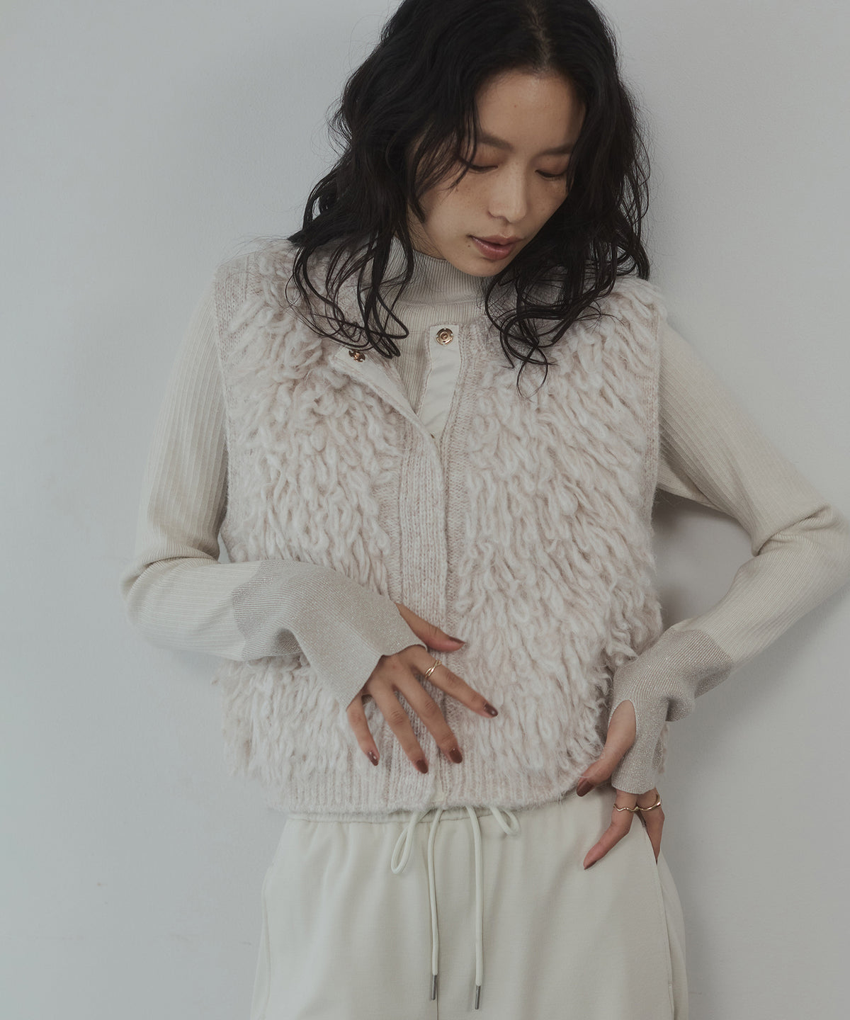 [ANTI-STATIC] YAWAMOCHI YARN RIBBED COLOR-BLOCKED THUMBHOLE HIGH-NECK KNIT