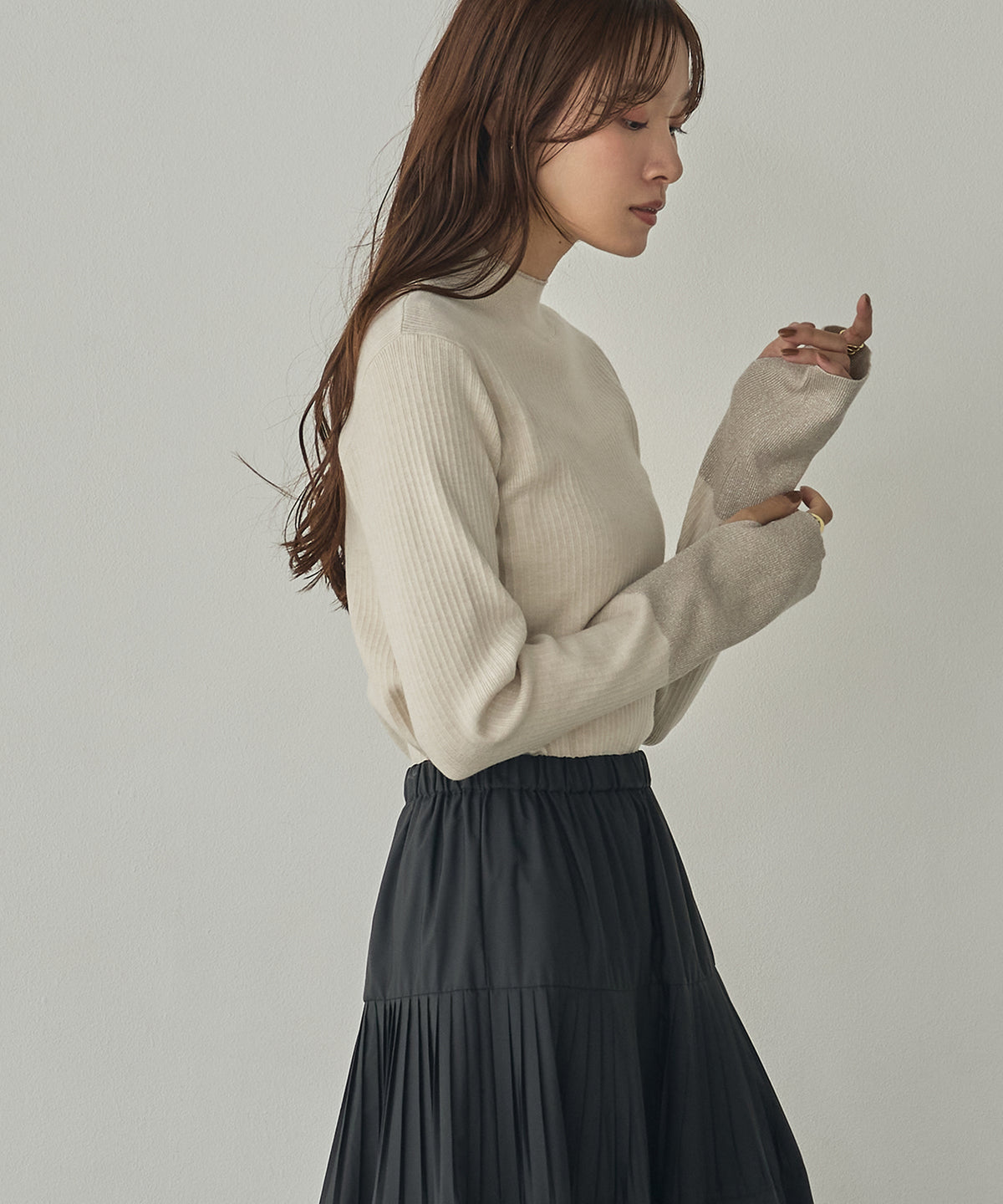 [ANTI-STATIC] YAWAMOCHI YARN RIBBED COLOR-BLOCKED THUMBHOLE HIGH-NECK KNIT