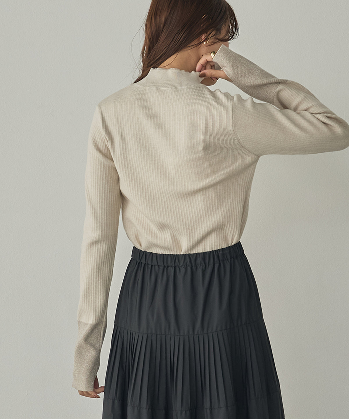 [ANTI-STATIC] YAWAMOCHI YARN RIBBED COLOR-BLOCKED THUMBHOLE HIGH-NECK KNIT