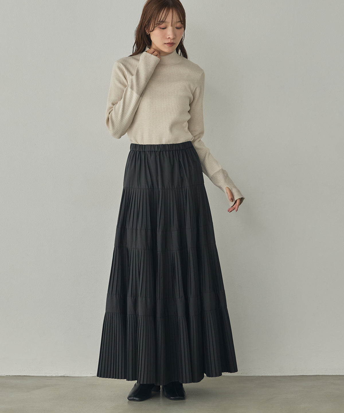[ANTI-STATIC] YAWAMOCHI YARN RIBBED COLOR-BLOCKED THUMBHOLE HIGH-NECK KNIT