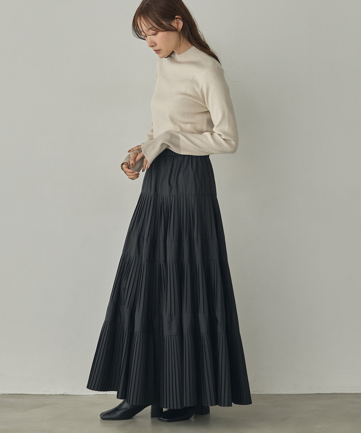 [ANTI-STATIC] YAWAMOCHI YARN RIBBED COLOR-BLOCKED THUMBHOLE HIGH-NECK KNIT