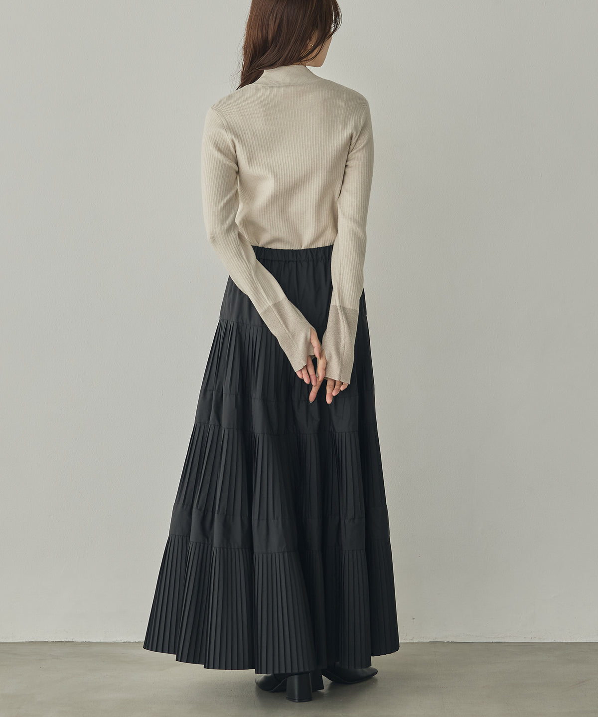 [ANTI-STATIC] YAWAMOCHI YARN RIBBED COLOR-BLOCKED THUMBHOLE HIGH-NECK KNIT