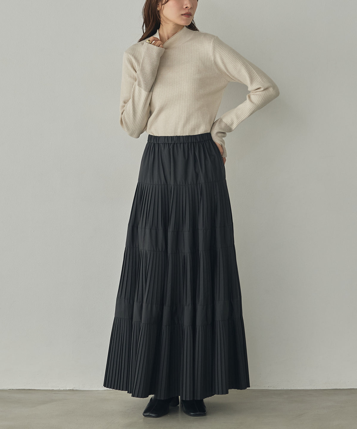 [ANTI-STATIC] YAWAMOCHI YARN RIBBED COLOR-BLOCKED THUMBHOLE HIGH-NECK KNIT