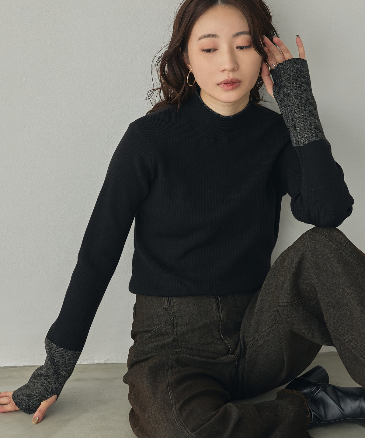 [ANTI-STATIC] YAWAMOCHI YARN RIBBED COLOR-BLOCKED THUMBHOLE HIGH-NECK KNIT
