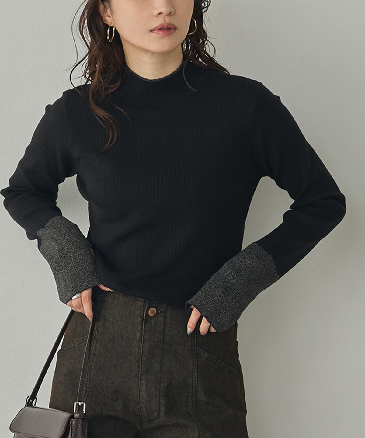 [ANTI-STATIC] YAWAMOCHI YARN RIBBED COLOR-BLOCKED THUMBHOLE HIGH-NECK KNIT