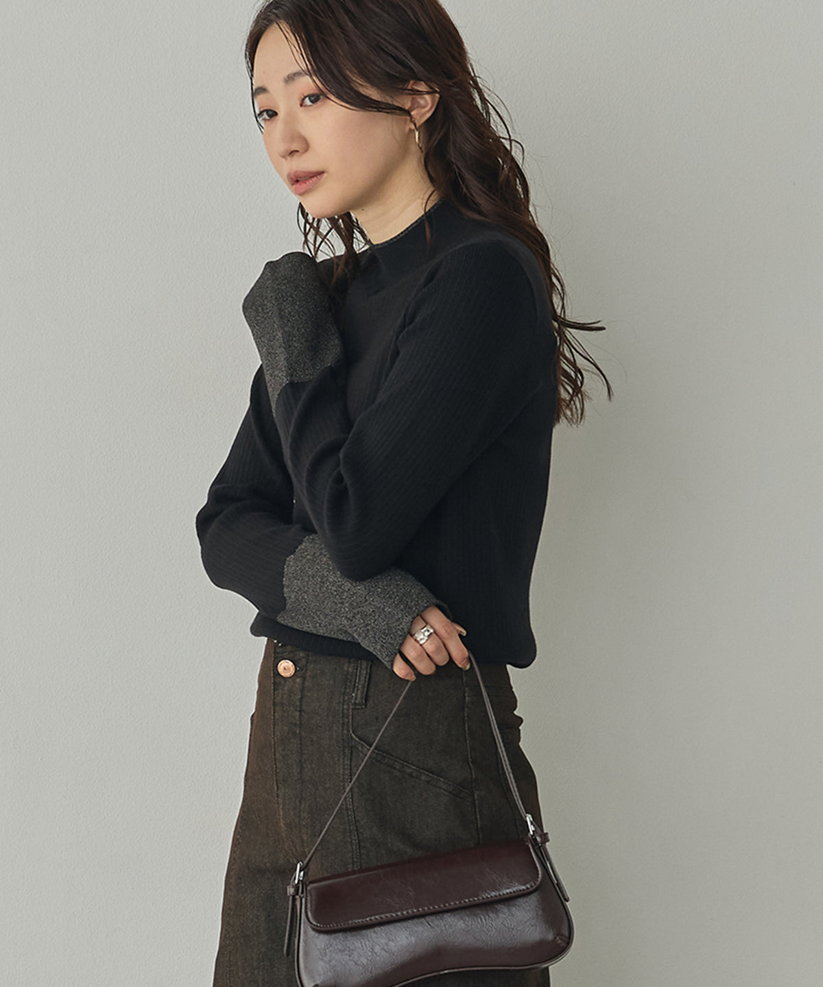 [ANTI-STATIC] YAWAMOCHI YARN RIBBED COLOR-BLOCKED THUMBHOLE HIGH-NECK KNIT