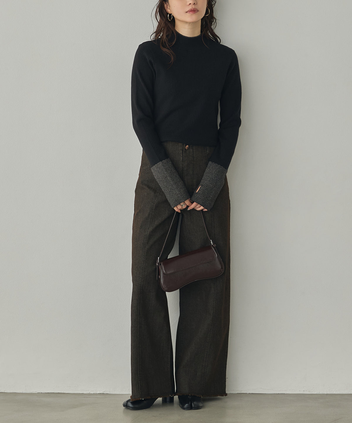 [ANTI-STATIC] YAWAMOCHI YARN RIBBED COLOR-BLOCKED THUMBHOLE HIGH-NECK KNIT