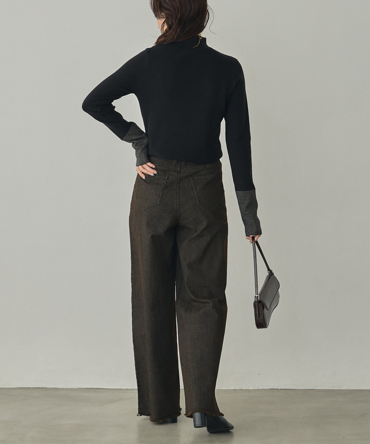 [ANTI-STATIC] YAWAMOCHI YARN RIBBED COLOR-BLOCKED THUMBHOLE HIGH-NECK KNIT