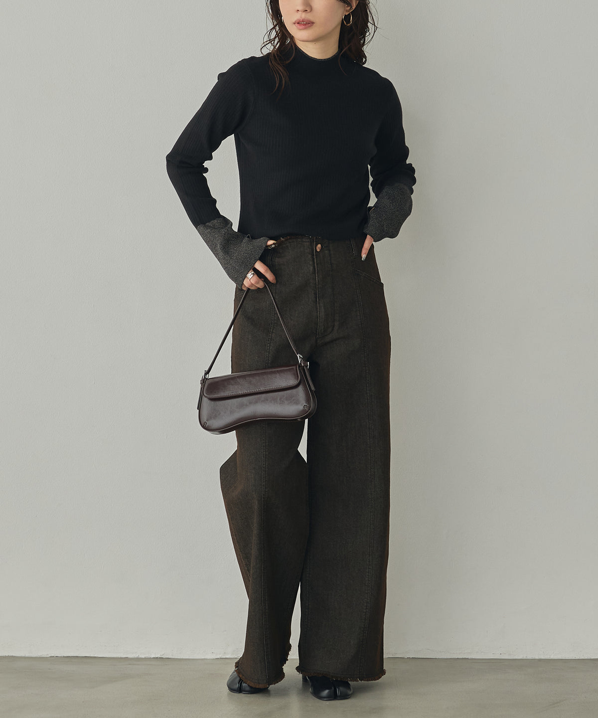 [ANTI-STATIC] YAWAMOCHI YARN RIBBED COLOR-BLOCKED THUMBHOLE HIGH-NECK KNIT