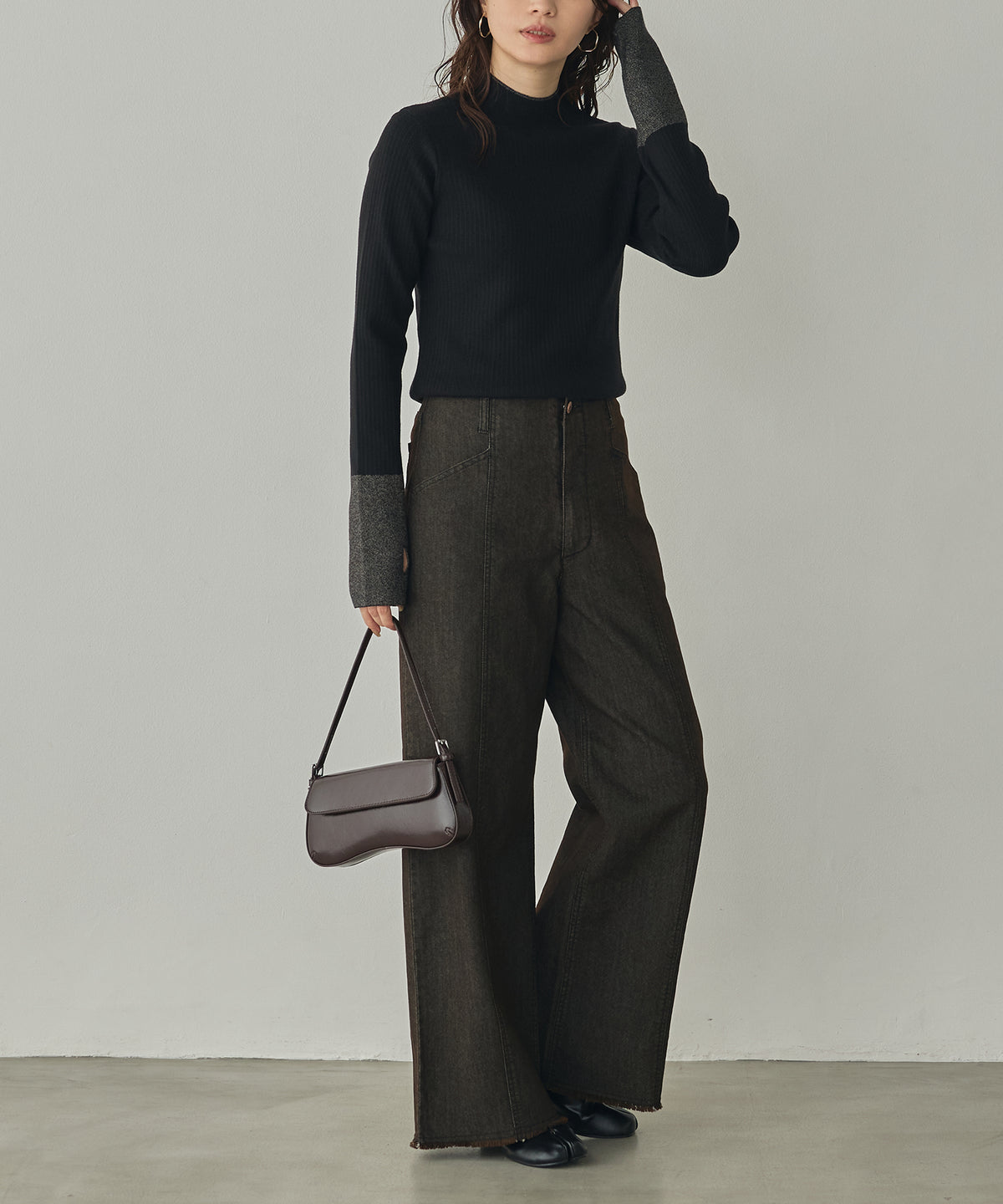 [ANTI-STATIC] YAWAMOCHI YARN RIBBED COLOR-BLOCKED THUMBHOLE HIGH-NECK KNIT