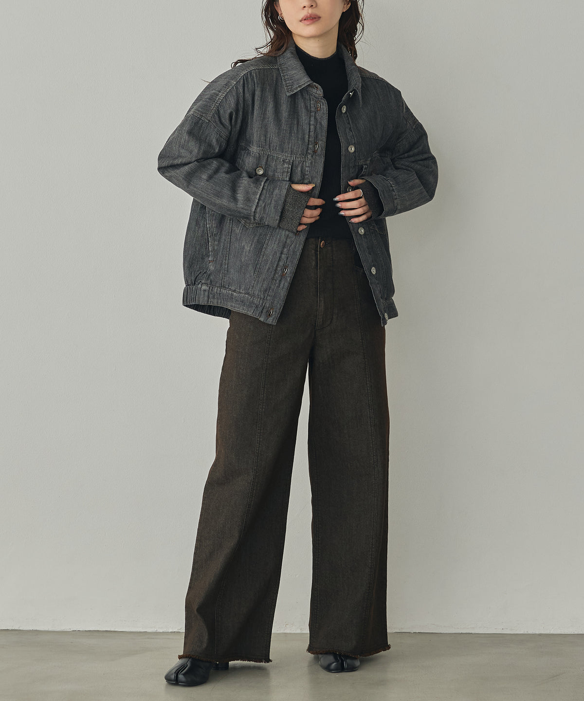 [ANTI-STATIC] YAWAMOCHI YARN RIBBED COLOR-BLOCKED THUMBHOLE HIGH-NECK KNIT