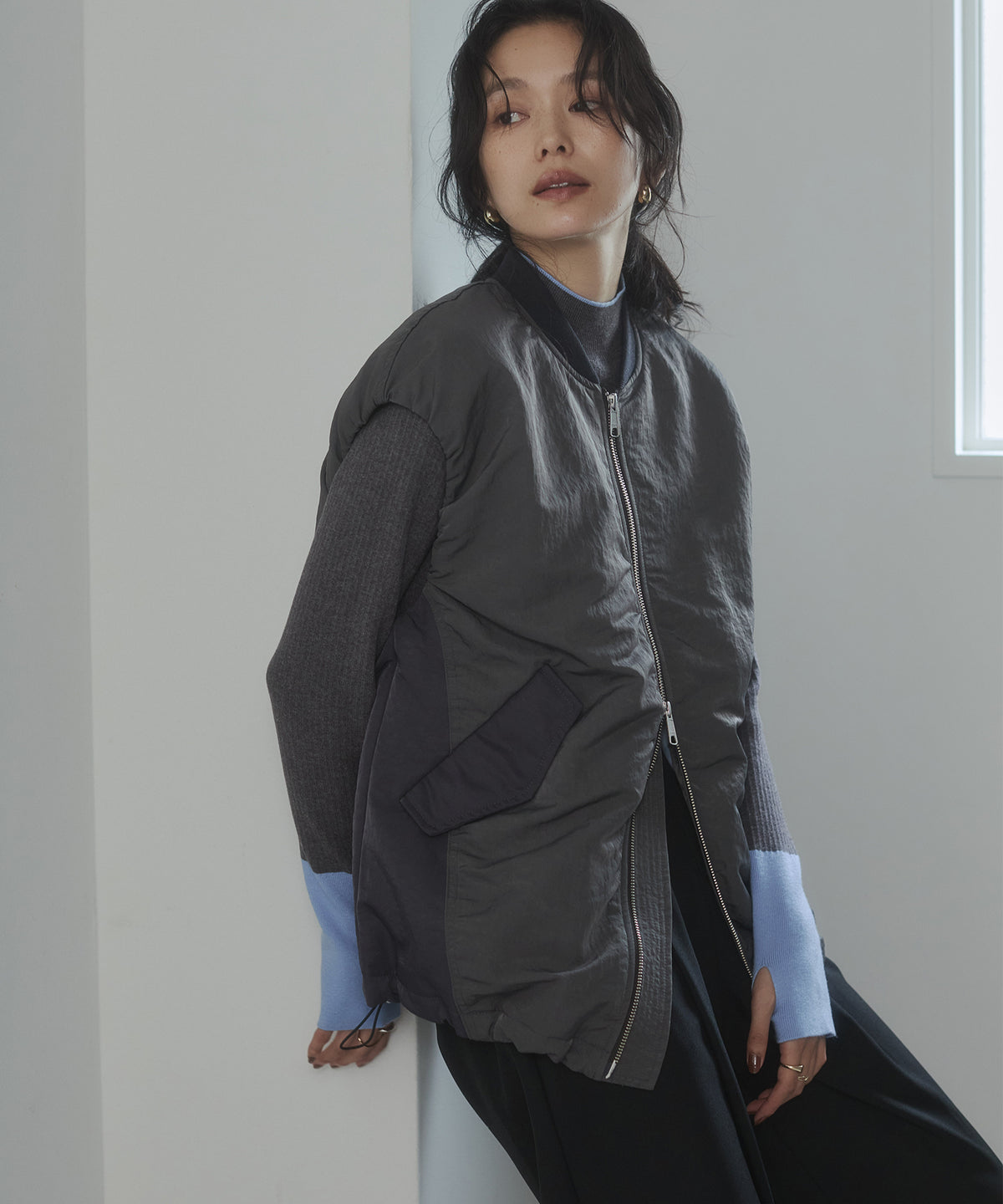 [ANTI-STATIC] YAWAMOCHI YARN RIBBED COLOR-BLOCKED THUMBHOLE HIGH-NECK KNIT