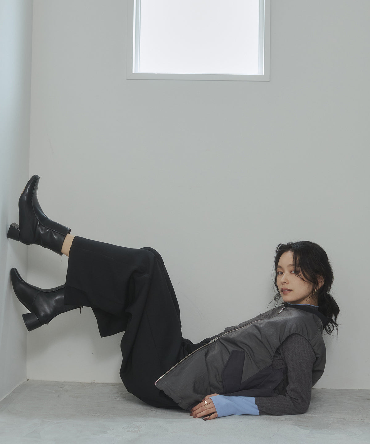 [ANTI-STATIC] YAWAMOCHI YARN RIBBED COLOR-BLOCKED THUMBHOLE HIGH-NECK KNIT