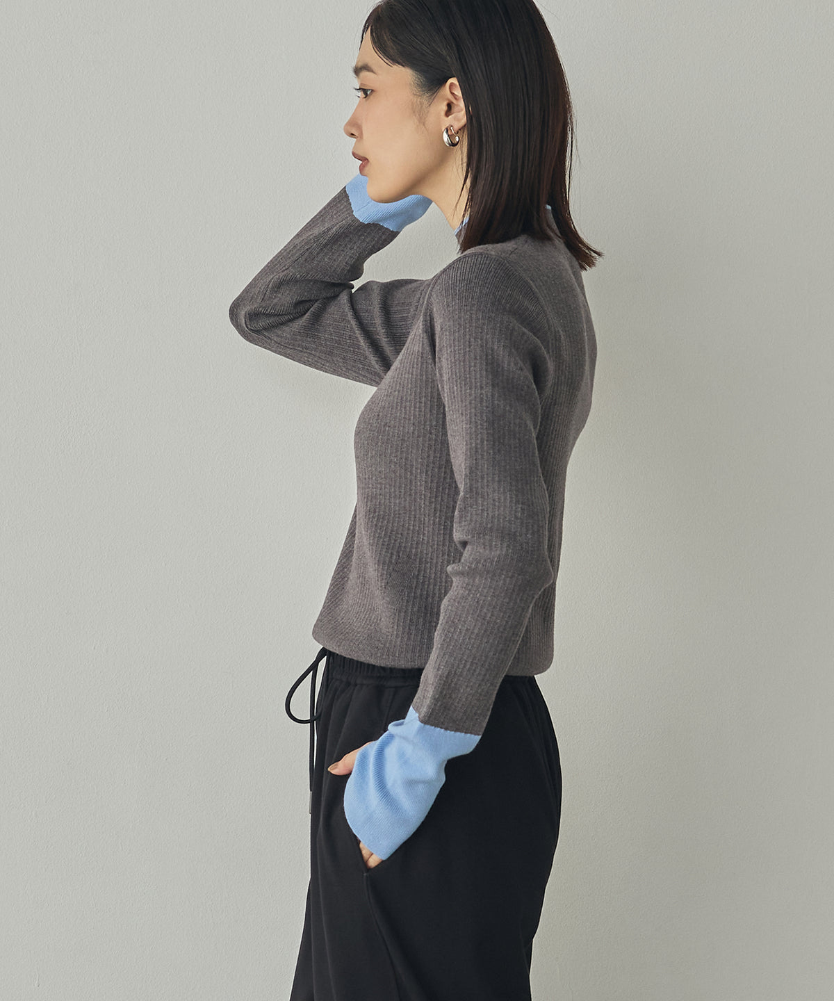 [ANTI-STATIC] YAWAMOCHI YARN RIBBED COLOR-BLOCKED THUMBHOLE HIGH-NECK KNIT