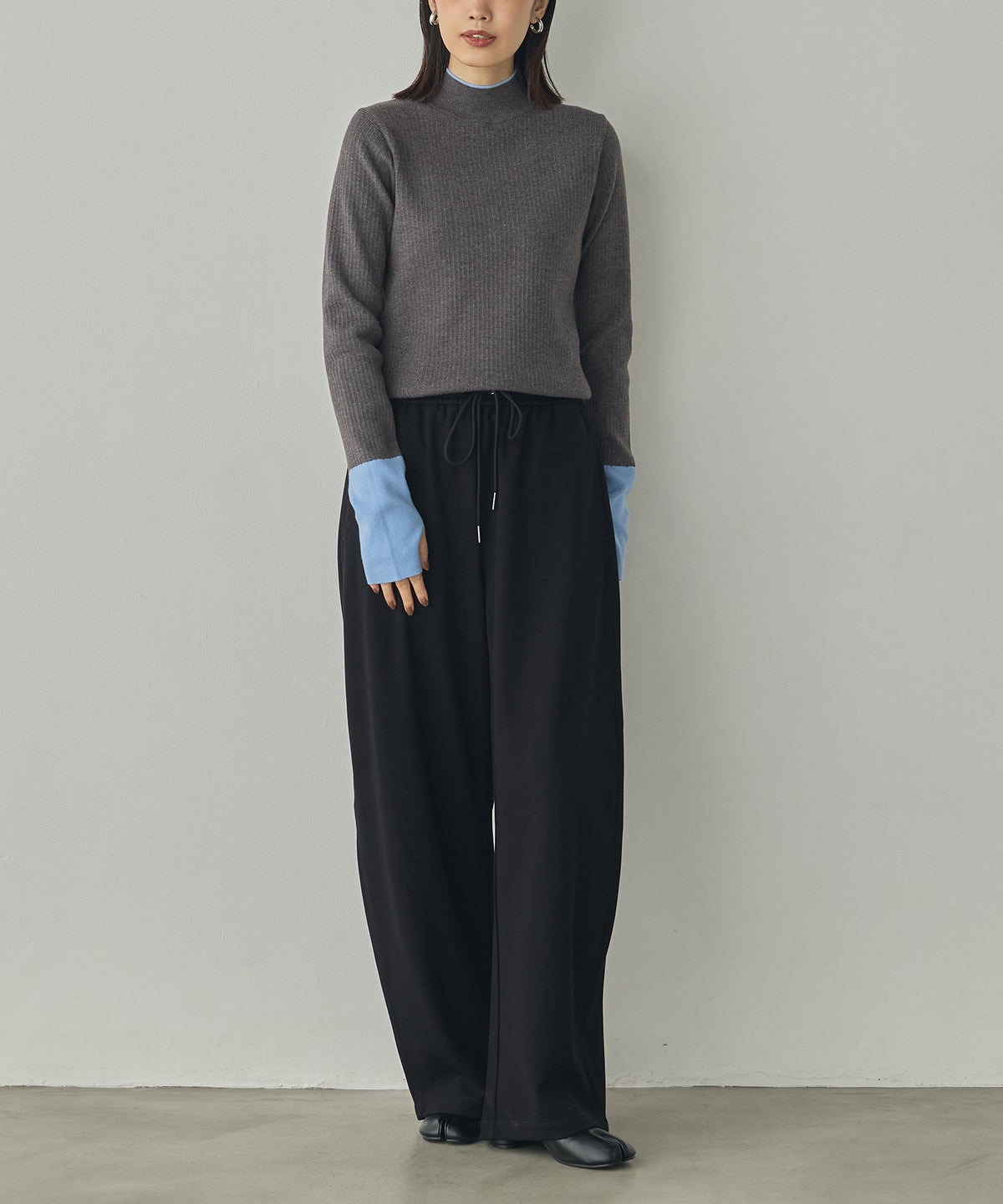 [ANTI-STATIC] YAWAMOCHI YARN RIBBED COLOR-BLOCKED THUMBHOLE HIGH-NECK KNIT