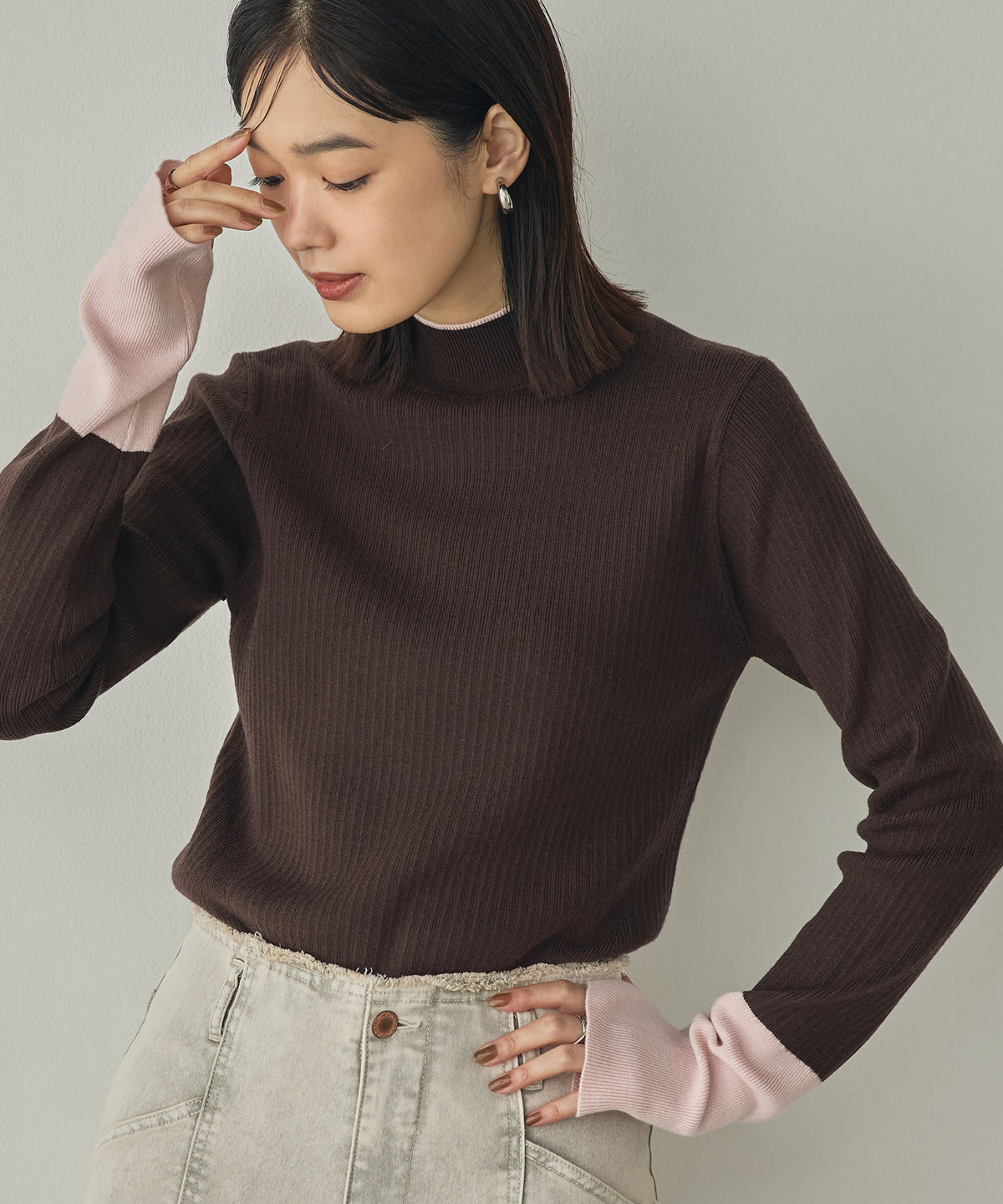 [ANTI-STATIC] YAWAMOCHI YARN RIBBED COLOR-BLOCKED THUMBHOLE HIGH-NECK KNIT
