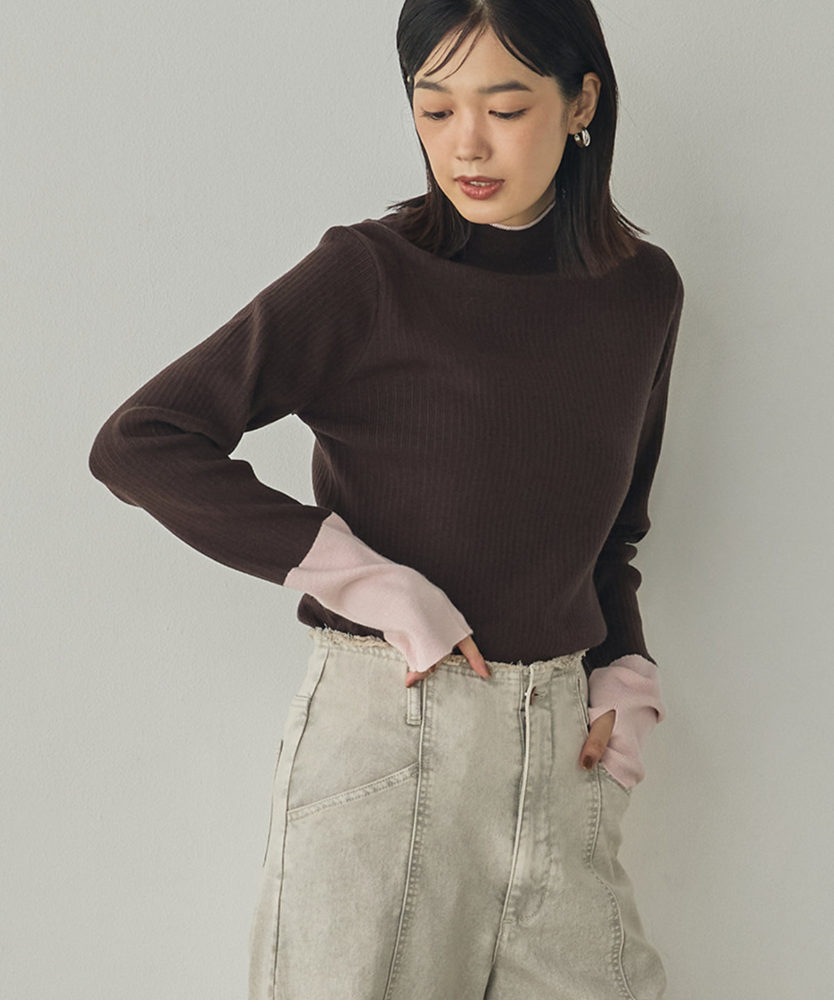[ANTI-STATIC] YAWAMOCHI YARN RIBBED COLOR-BLOCKED THUMBHOLE HIGH-NECK KNIT
