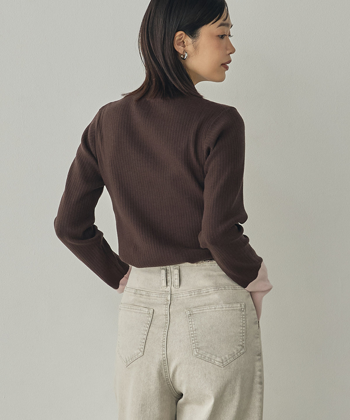 [ANTI-STATIC] YAWAMOCHI YARN RIBBED COLOR-BLOCKED THUMBHOLE HIGH-NECK KNIT