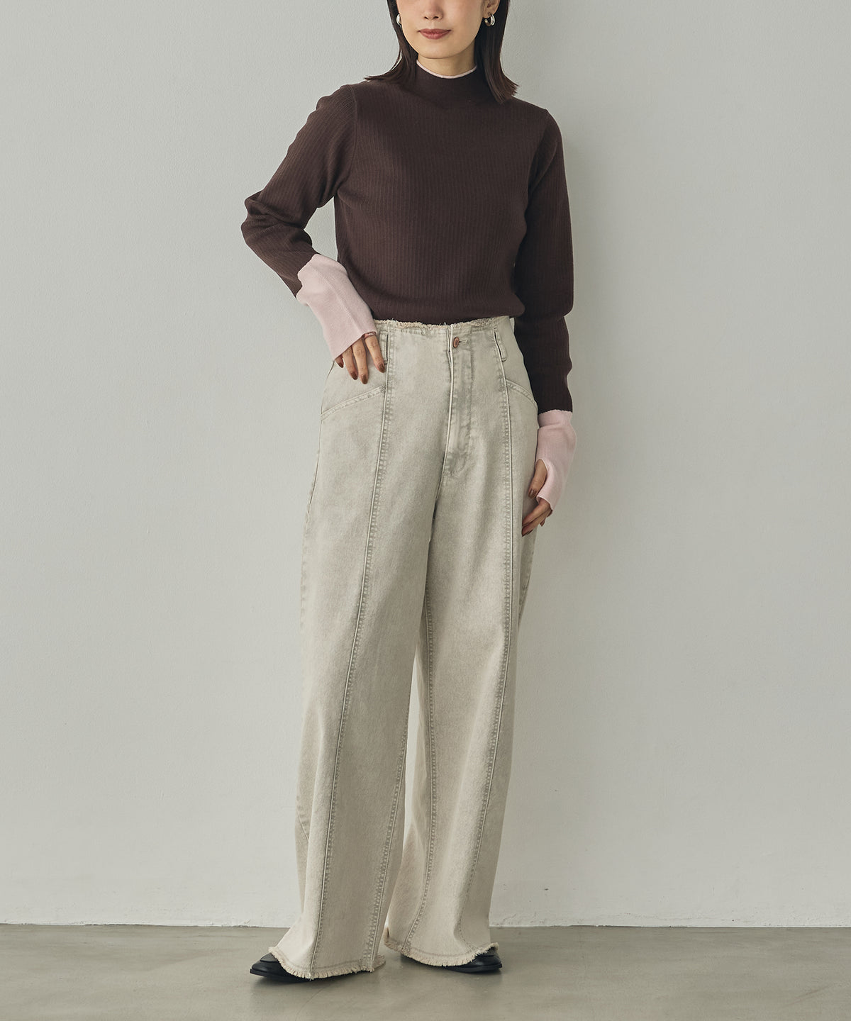 [ANTI-STATIC] YAWAMOCHI YARN RIBBED COLOR-BLOCKED THUMBHOLE HIGH-NECK KNIT