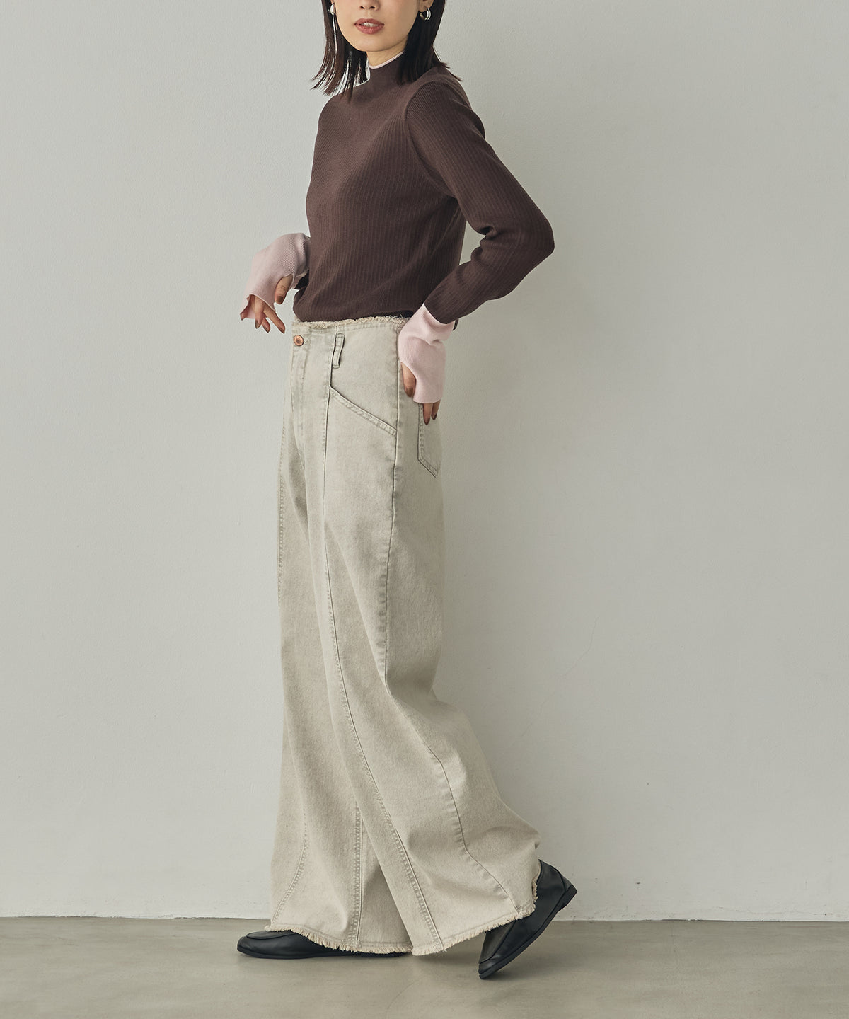 [ANTI-STATIC] YAWAMOCHI YARN RIBBED COLOR-BLOCKED THUMBHOLE HIGH-NECK KNIT